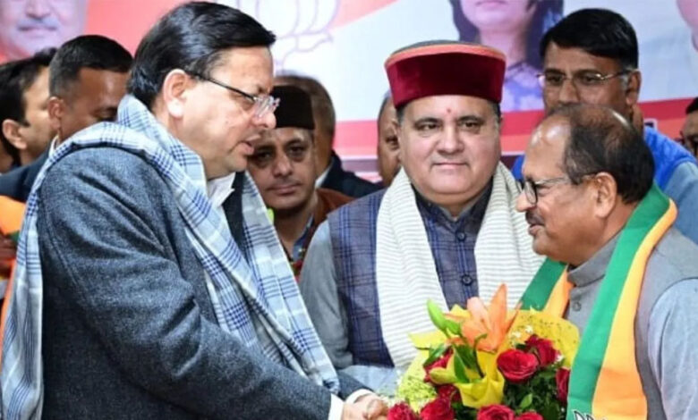 उत्तराखंड में निकाय चुनाव से पहले कांग्रेस को बड़ा झटका, मथुरा दत्त जोशी बीजेपी में शामिल