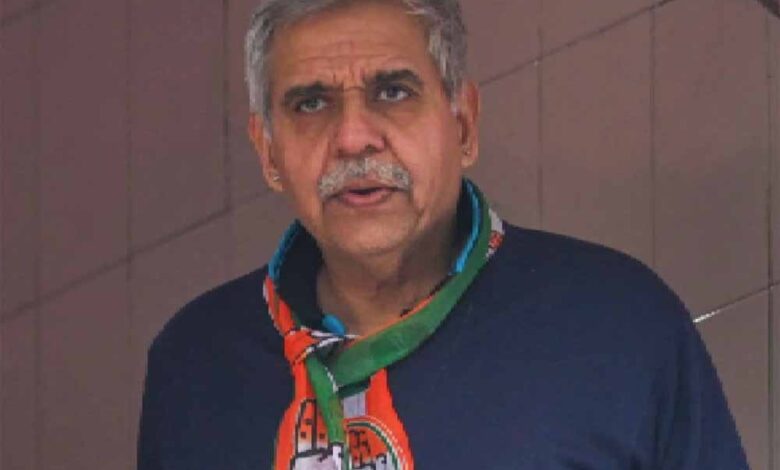 पृथ्वीराज चव्हान को नई दिल्ली सीट से चुनाव लड़ रहे कांग्रेस के नेता संदीप दीक्षित ने जवाब दिया, चुनाव से पहले कांग्रेस में ही रार