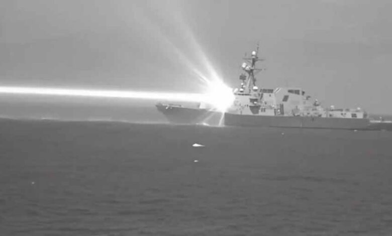 अमेरिका ने यूएएसएस प्रीबल से अपने महाशक्तिशाली लेजर वेपन की फायरिंग का फोटो किया जारी