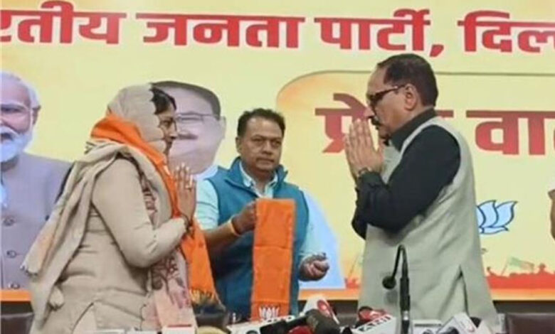 आम आदमी पार्टी के तीन मौजूदा पार्षद बीजेपी में शामिल हुए, सरकार बनाने की कवायद तेज