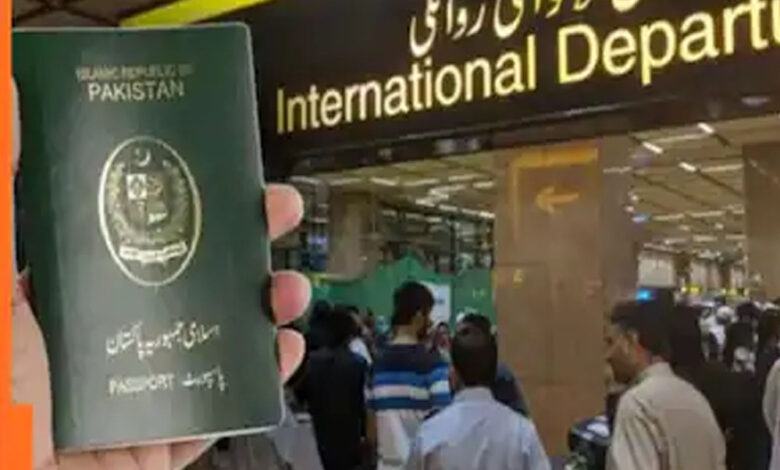 गलत कामों में लगे थे पाकिस्तानी, मुस्लिम देशों ने भी बाहर निकाल फेंका