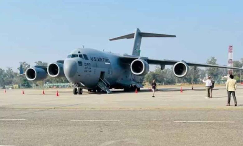 अमेरिका से डिपोर्ट किए गए 119 भारतीय प्रवासियों को लेकर दो फ्लाइट आज और कल अमृतसर में होगी लैंड