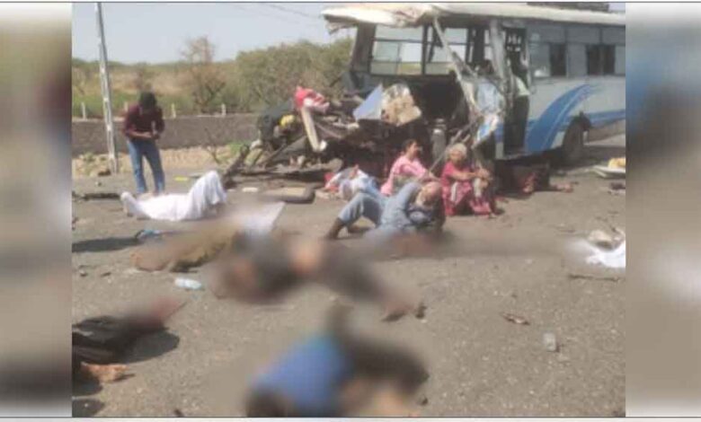 गुजरात के कच्छ में बस और ट्रक के बीच जोरदार टक्कर, छह लोगों की मौके पर मौत, 20 अन्य घायल