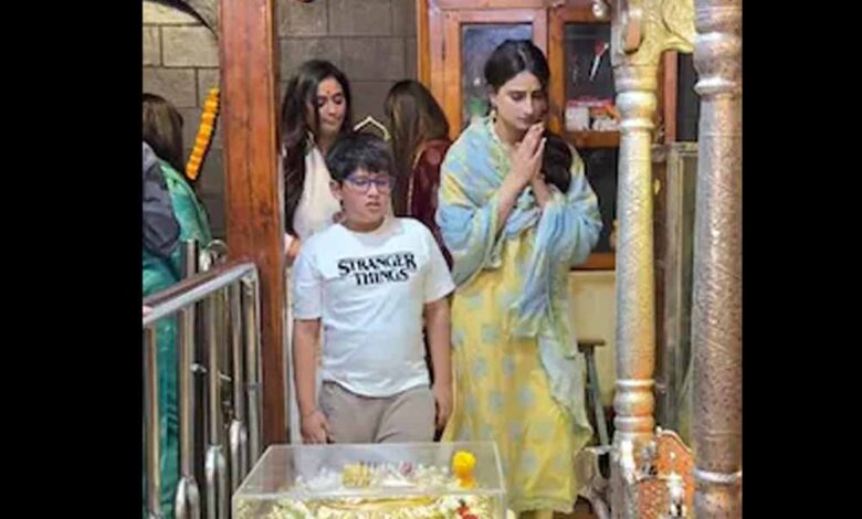 मां श्वेता तिवारी और भाई संग शिरडी पहुंचीं पलक, किए साईं बाबा के दर्शन