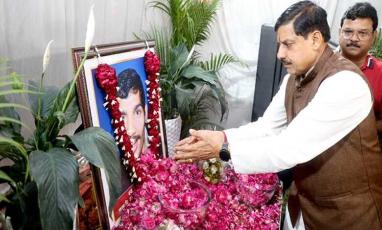 मुख्यमंत्री डॉ. यादव ने पूर्व मंत्री सज्जन सिंह वर्मा के निवास पहुँचकर शोक संवेदना व्यक्त की