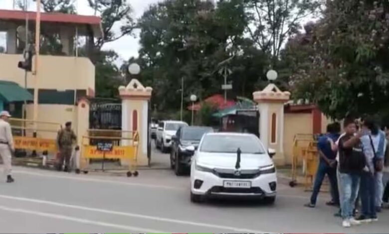 मणिपुर में बीजेपी पेश किया सरकार बनाने का दावा, राज्यपाल से मिलने पहुंचे विधायक, जानें सभी बड़े अपडेट्स