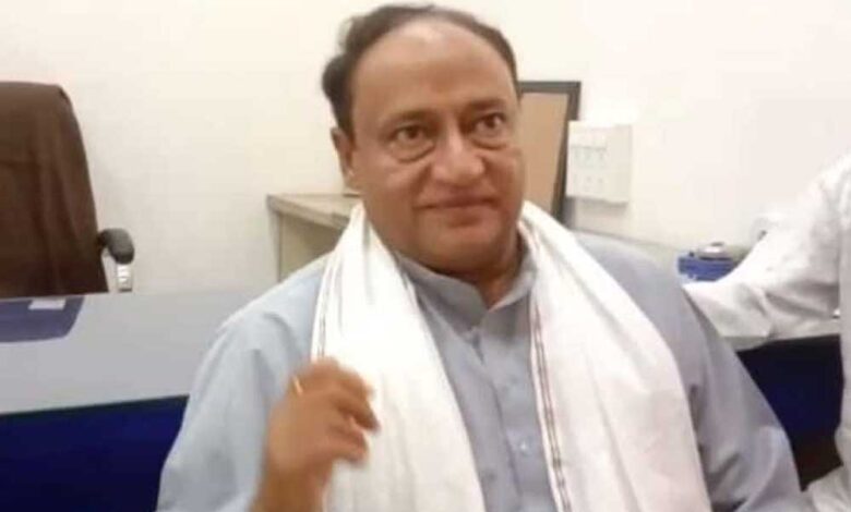 हमेशा अपने नेताओं पर टिप्पणी करने वाले दिग्विजय सिंह के भाई लक्ष्मण सिंह को कांग्रेस से बाहर करने की तैयारी