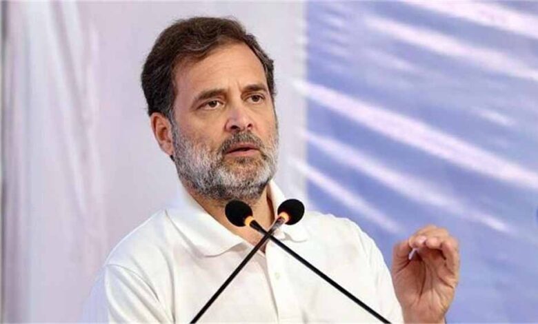 मुंब्रा रेलवे स्टेशन के पास एक चलती लोकल ट्रेन से कई यात्री गिरे, इस हादसे में 6 लोगों की मौत, राहुल गांधी ने BJP को जमकर घेरा