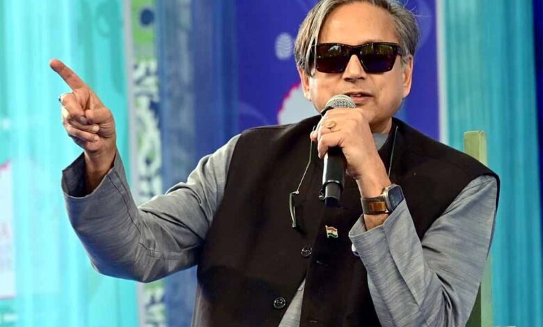 थरूर ने कहा, हालांकि, कांग्रेस नेतृत्व में कुछ लोगों से मेरी राय अलग है, लेकिन कांग्रेस, उसके कार्यकर्ता बहुत प्रिय हैं