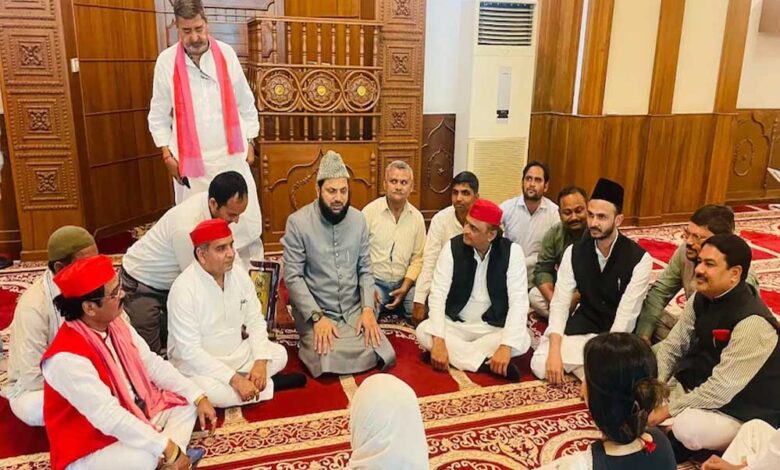 मस्जिद में सपा सांसदों की बैठक पर बीजेपी भड़की: पूछा – क्या इसे पार्टी ऑफिस समझ लिया?