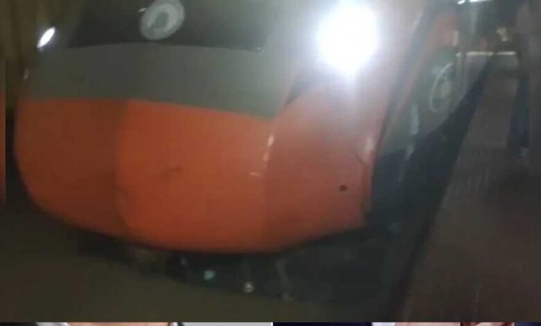 भारी बारिश ने वंदे भारत एक्सप्रेस पर लगाए ब्रेक, पानी में डूबे रेलवे ट्रैक, ओडिशा में 7 घंटे तक खड़ी रही ट्रेन