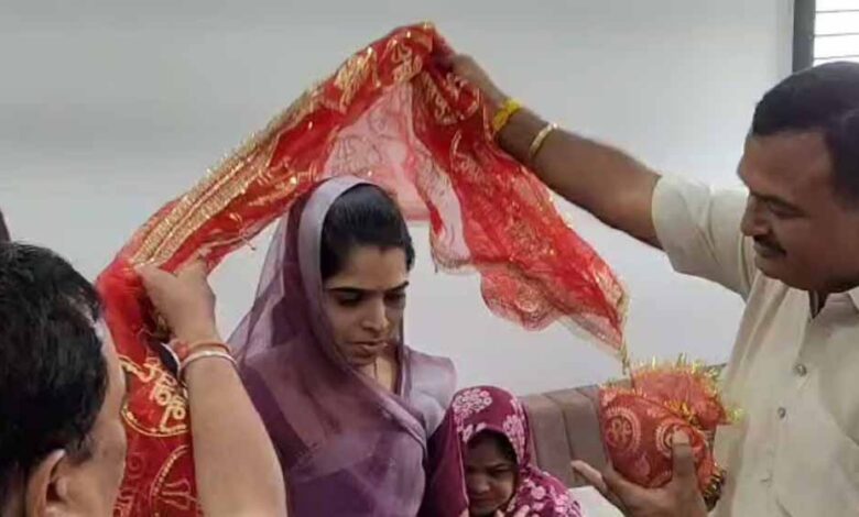 नगर परिषद अध्यक्ष लक्ष्मी राहुल सिसोदिया ने भाजपा छोड़ी, कांग्रेस में शामिल