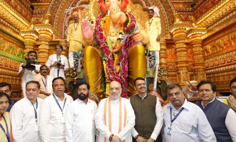 मुंबई दौरे पर अमित शाह, लालबाग के राजा के किए दर्शन, गणेशोत्सव की रौनक में हुए शामिल