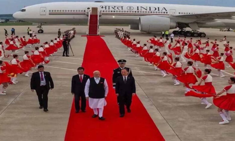 PM मोदी पहुंचे चीन, एयरपोर्ट पर हुआ भव्य स्वागत; SCO समिट में होगी अहम मौजूदगी