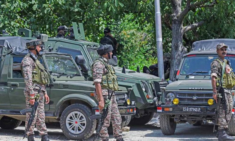 पुंछ में सुरक्षा बलों का बड़ा अभियान, दो आतंकवादी गिरफ्तार, AK-47 और हैंड ग्रेनेड बरामद