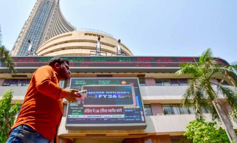 सेंसेक्स में भारी गिरावट, 80997 से लुढ़क कर लाल निशान पर बंद