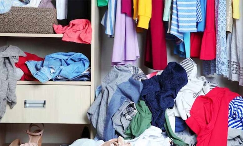 पुराने कपड़े घर में रखे तो बन सकते हैं दुर्भाग्य का कारण, अलमारी आज ही व्यवस्थित करें