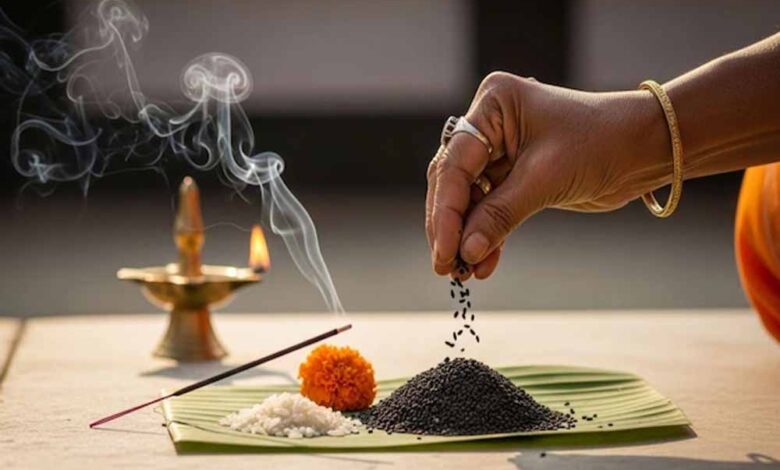 सर्वपितृ अमावस्या पर करें ये खास उपाय, मिलेगा पितरों का आशीर्वाद और सुख-समृद्धि