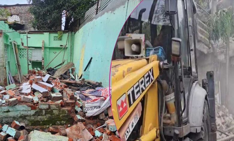 भोपाल में रेप और लव जिहाद के आरोपियों के अवैध मकानों पर चला प्रशासन का बुलडोजर