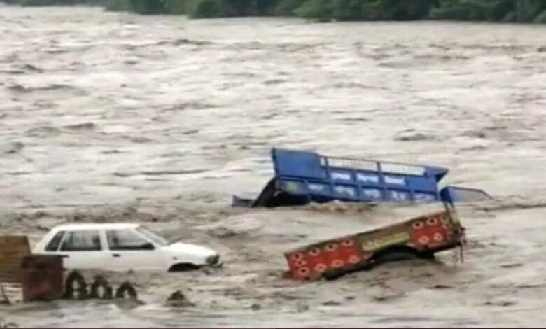 हिमाचल में रिकॉर्ड बारिश! 76 साल का टूटा रिकॉर्ड, 3056 करोड़ की संपत्ति नष्ट