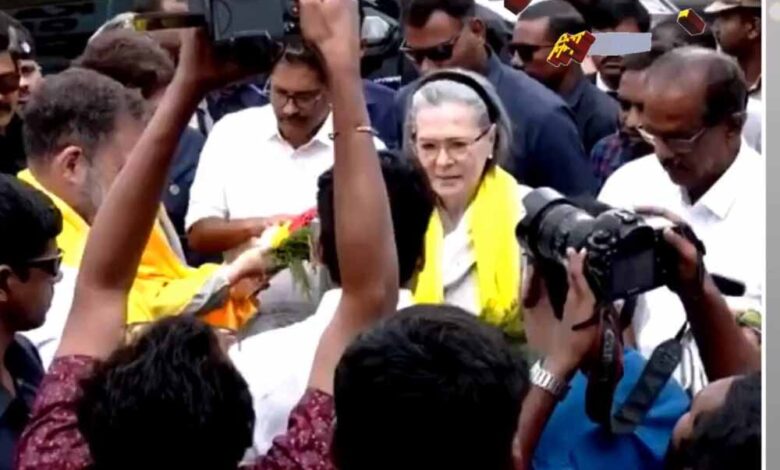 श्री नारायण गुरु समाधि कार्यक्रम में पहुंचे राहुल-प्रियंका-सोनिया, कहा- इंसानों के प्रति करुणा जरूरी