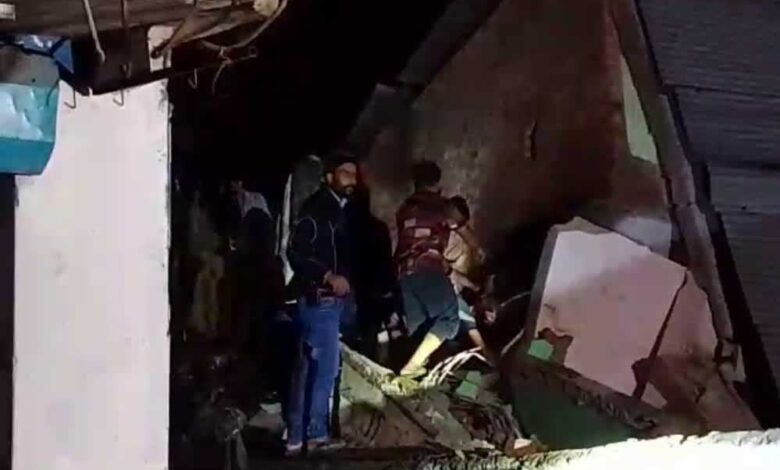 इंदौर में तीन मंजिला इमारत ढही, दो की मौत, 12 घायल; चार की हालत नाजुक