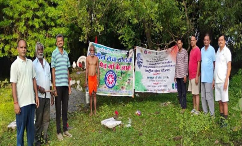 महाविद्यालय मैहर ने गोदग्राम मानपुर में चलाया स्वच्छता सेवा पखवाड़ा अभियान