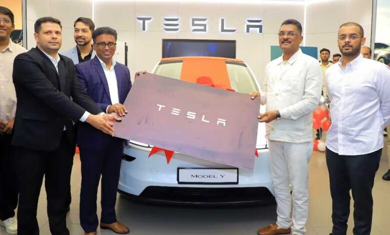 भारत में पहली TESLA डिलीवरी, मंत्री प्रताप सरनाईक ने ली चाबी, पोते को देंगे गिफ्ट