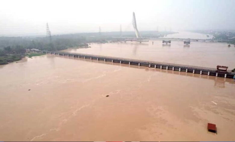 दिल्ली से कश्मीर तक बाढ़ का संकट, 24 नदियां और 50 डैम सेंसिटिव जोन में