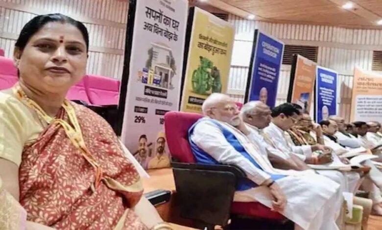 भाजपा सांसदों की वर्कशॉप में पीछे बैठे मोदी, बोले- साथियों से सीखना अहम