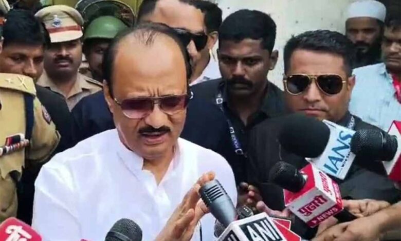 महिला IPS से नंबर मांगने पर अजित पवार की मुश्किलें बढ़ीं, वीडियो वायरल होते ही मच गया हंगामा