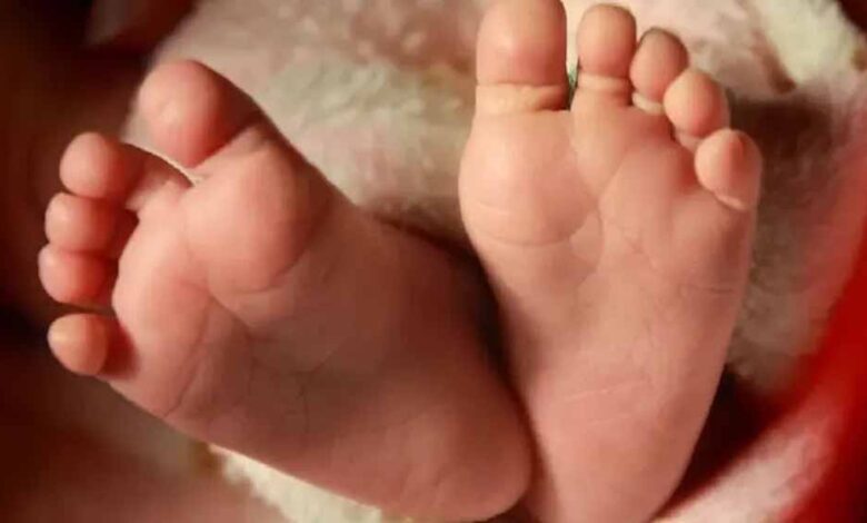 गणेश पंडाल में खेलते बच्चे को आया हार्ट अटैक, मां की गोद में ही मौत – Khabar Jagat