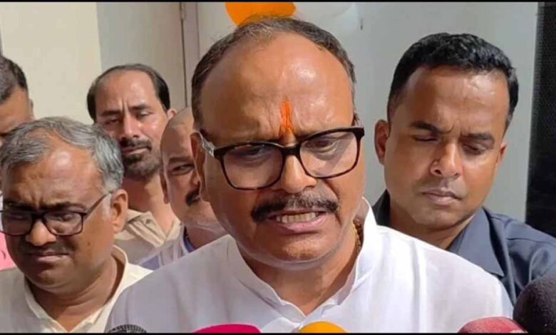 ‘सत्ता के लिए तड़प रहे राहुल गांधी’, कांग्रेस और सपा पर UP डिप्टी सीएम का हमला