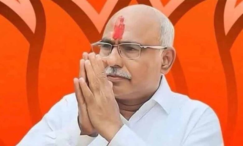 जीप के गेट में ऊंगली फंसने से चक्कर आने लगे – Khabar Jagat