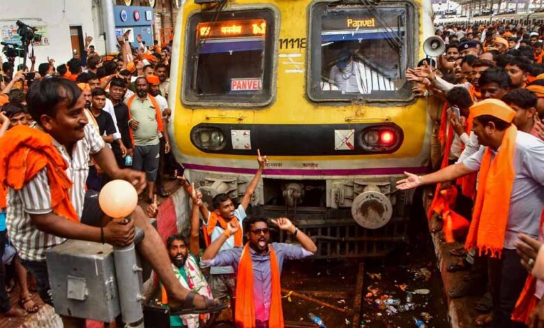 मराठा आंदोलन पर बॉम्बे हाई कोर्ट सख्त, फडणवीस सरकार से भी किए सवाल