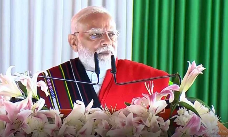 बारिश के बावजूद PM मोदी पहुँचे मणिपुर हिंसा पीड़ितों से मिलने, 65 KM की रोड ट्रिप तय की