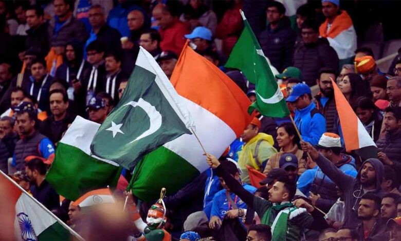फैंस ने स्टेडियम में लहराया पाकिस्तान का झंडा, अब लगेगा भारी जुर्माना – पढ़ें पूरा मामला