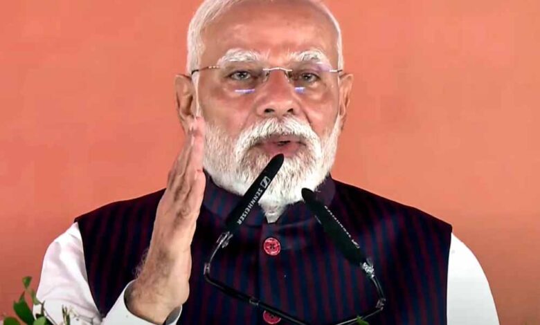 फर्राटा भरती नई ट्रेन! पीएम मोदी ने हरी झंडी दिखाकर की लॉन्चिंग, इन शहरों के बीच अब सफर आसान