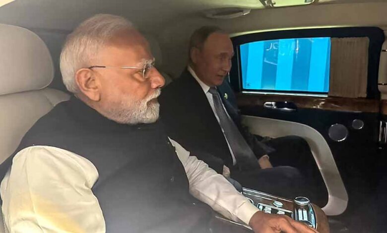 PM मोदी का 10 मिनट इंतजार करते रहे पुतिन, फिर कार में साथ दिखी गहरी दोस्ती