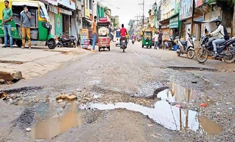 ग्वालियर की सड़कों की बदहाली पर प्रशासन की सख्त कार्रवाई, युद्धस्तर पर शुरू हुई मरम्मत और मॉनिटरिंग