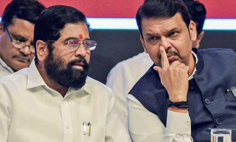 मुंबई में प्रदर्शन प्रतिबंध को लेकर शिवसेना का हाईवोल्ट ड्रामा, MP ने CM फडणवीस को लिखा पत्र