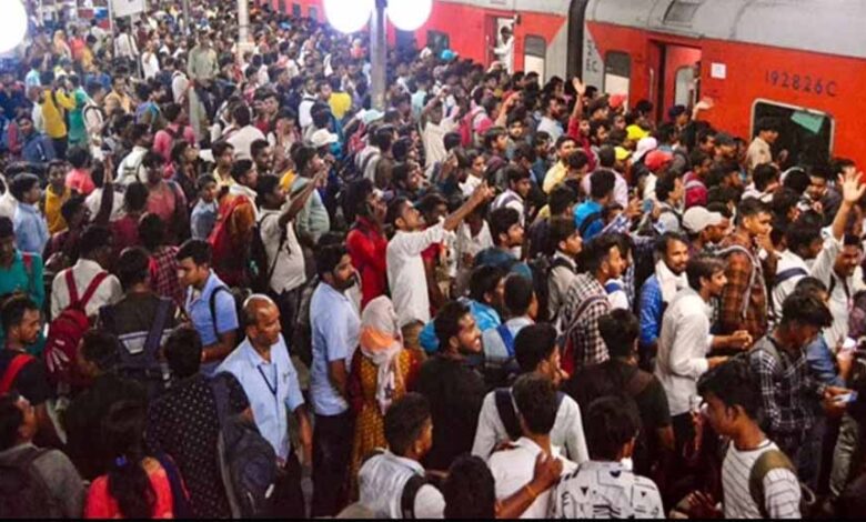 रेलवे ने तैयार किया तीन सप्ताह का रोड मैप, भीड़ प्रबंधन के लिए सतर्कता बढ़ाई