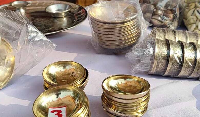 धनतेरस पर सिर्फ सोना-चांदी नहीं, इन चीज़ों को खरीदना भी है बेहद शुभ!