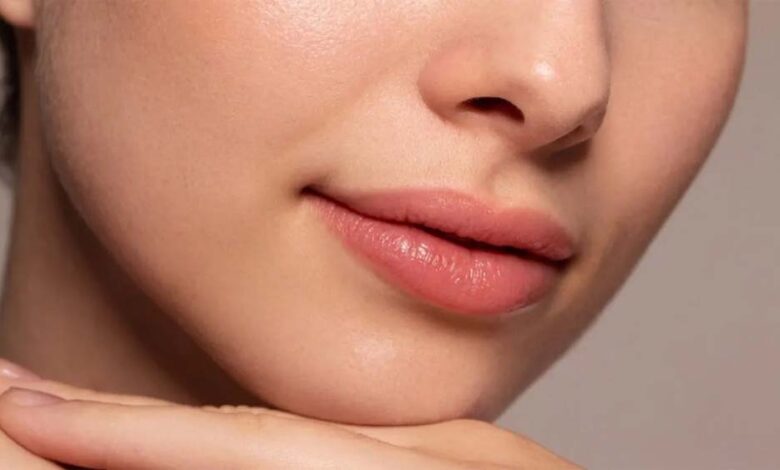 नेचुरल पिंक लिप्स पाने के आसान टिप्स – होंठ होंगे सॉफ्ट और खूबसूरत!
