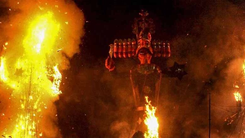 दशहरे की जली लकड़ी से घर में गायब करें नकारात्मक ऊर्जा