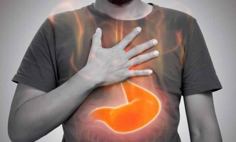 एसिड रिफ्लक्स सिर्फ मसालों की वजह से नहीं! जानिए 5 चौंकाने वाली कारण और बचाव के तरीके