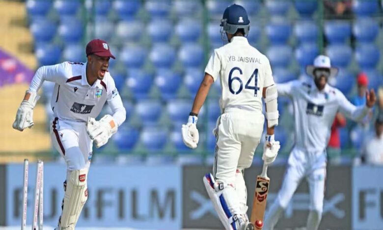 दिल्ली टेस्ट में जायसवाल का जलवा अधूरा, गिल ने लगातार दूसरा अर्धशतक जड़ा