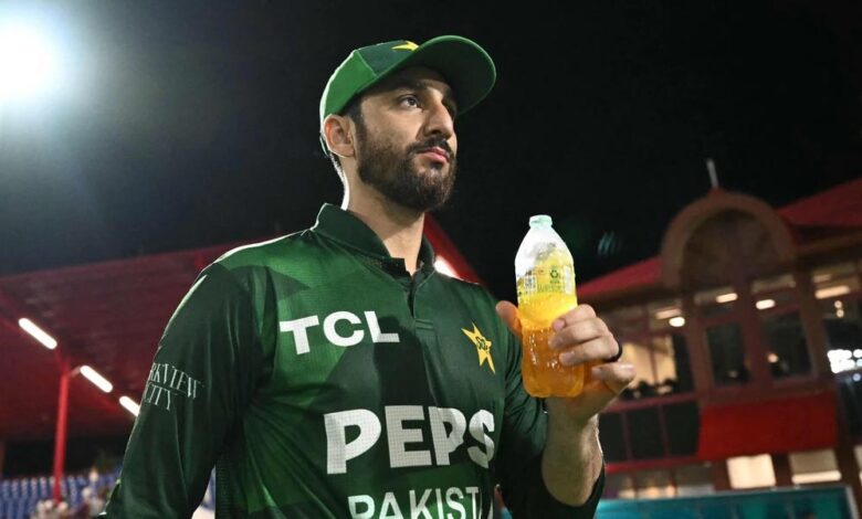 पाकिस्तान क्रिकेट में हलचल! आगा की कप्तानी खतरे में, नया लीडर कौन होगा?