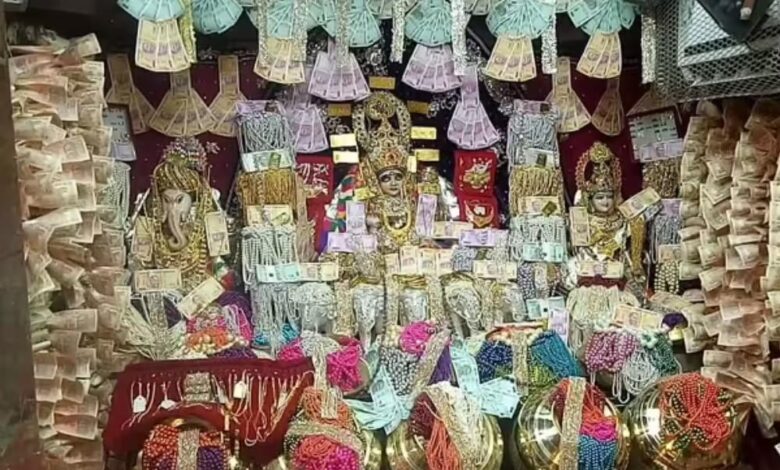 देश का इकलौता मंदिर जहां 5 दिन नोट और आभूषणों से सजावट – Khabar Jagat