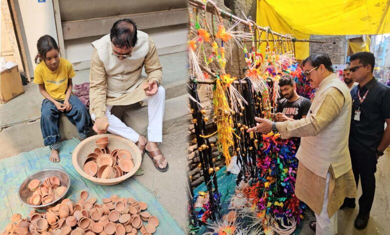 मंत्री टेटवाल ने स्थानीय कुम्हारों द्वारा बनाए गए दियों को खरीद कर वोकल फॉर लोकल का दिया संदेश